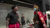 在中国爆红的“甲亢哥”是谁？他凭什么能火出圈？