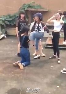 女生被群殴视频,女生遭受群殴事件全程曝光